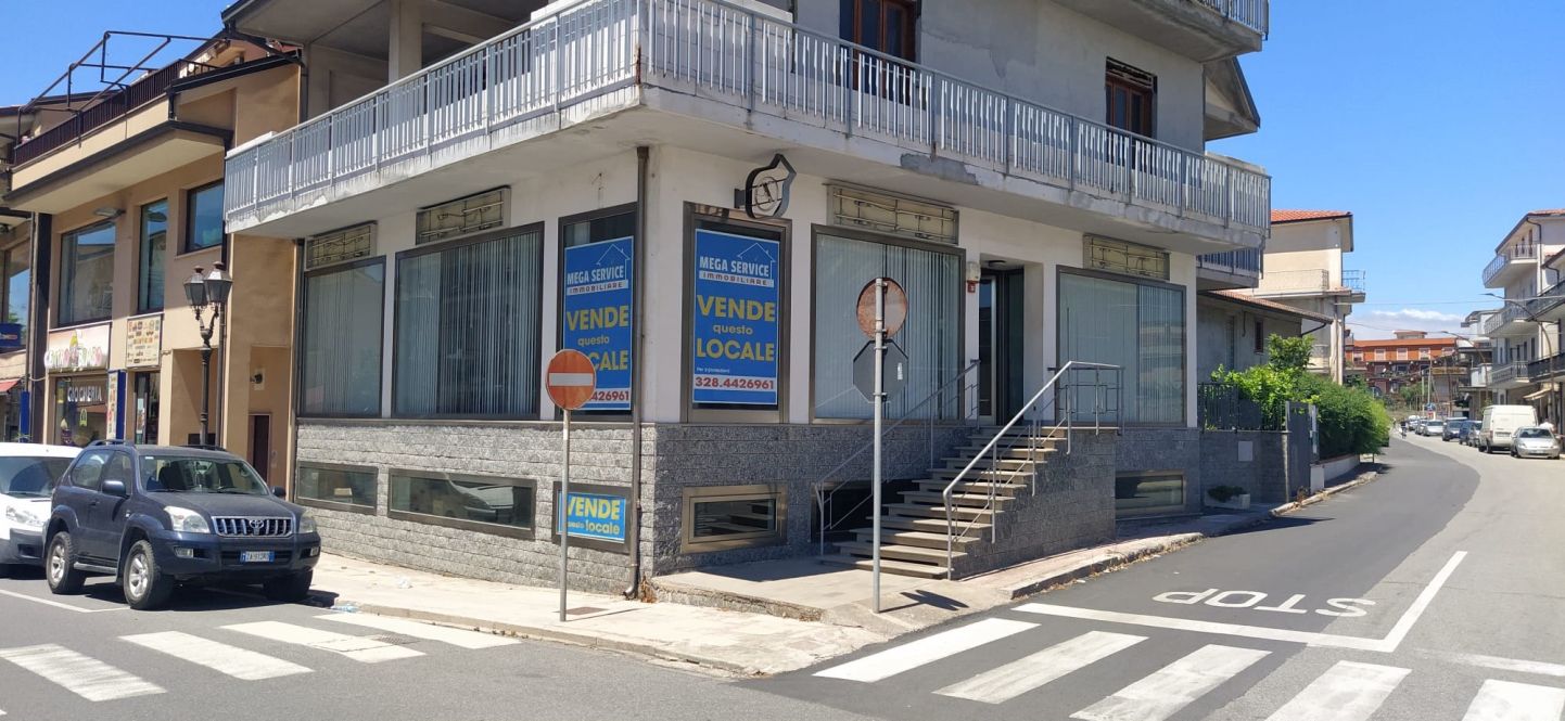 Locale a due livelli - MEGA SERVICE IMMOBILIARE