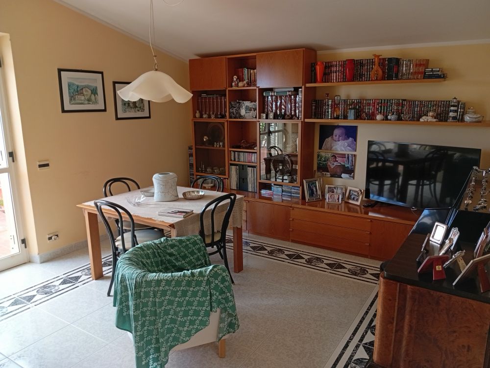 Appartamento con ampio terrazzo con annessa cantina - MEGA SERVICE IMMOBILIARE