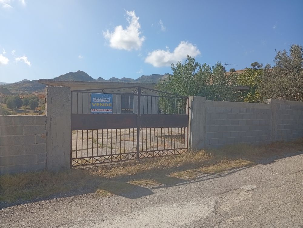 Casa rurale con annesso terreno agricolo - MEGA SERVICE IMMOBILIARE